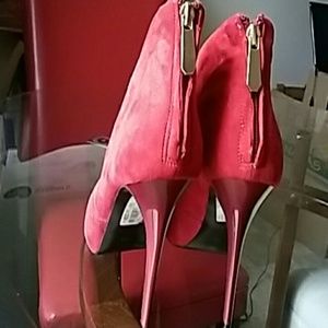 Guess shoes like new